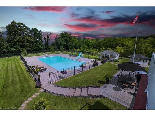 10 Azalea Court, Stoney Creek, ON - Outdoor With In Ground Pool