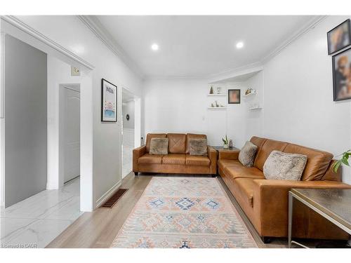 88 Olde Town Road, Brampton, ON - Indoor Photo Showing Living Room