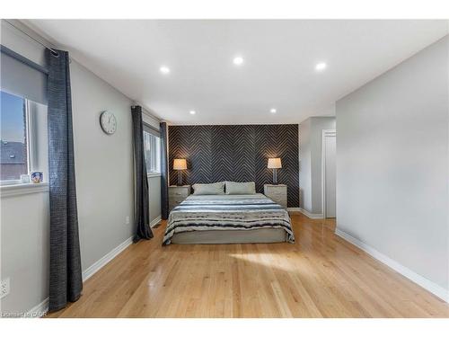 88 Olde Town Road, Brampton, ON - Indoor Photo Showing Bedroom
