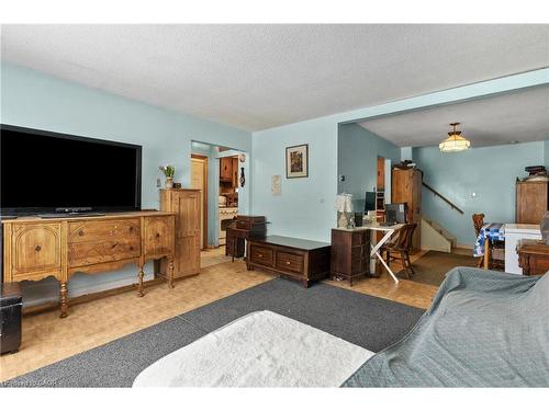 11 Torlake Street, Hamilton, ON - Indoor