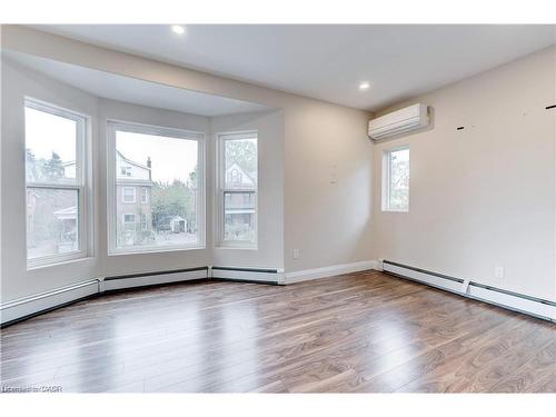 152 Sanford Avenue S, Hamilton, ON 