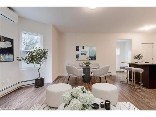 152 Sanford Avenue S, Hamilton, ON 