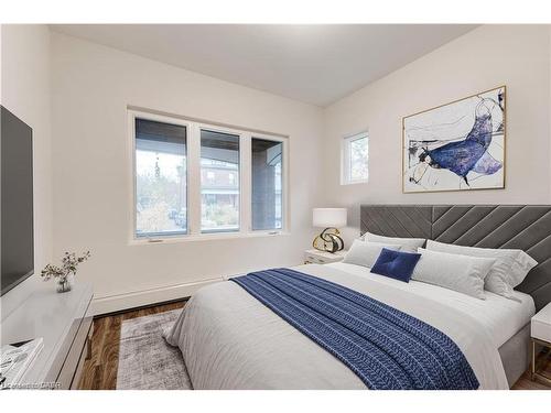 152 Sanford Avenue S, Hamilton, ON 