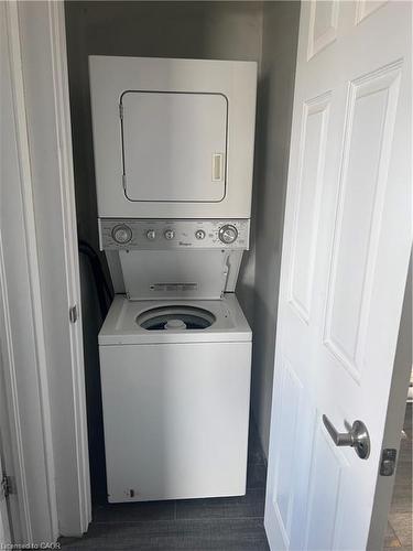 202 Nelson Street, Brantford, ON - Indoor Photo Showing Laundry Room