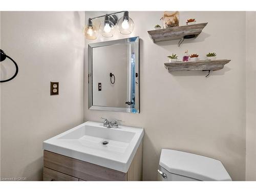 4 Pleasant Grove Terrace, Grimsby, ON - Indoor Photo Showing Bathroom