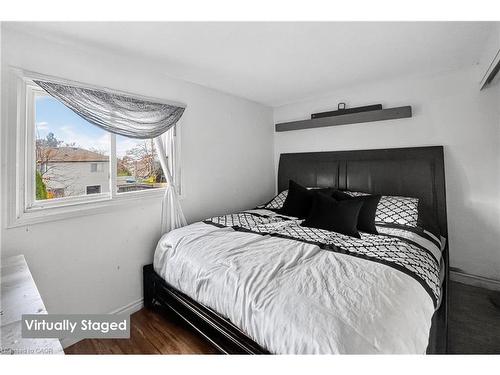 4 Pleasant Grove Terrace, Grimsby, ON - Indoor Photo Showing Bedroom