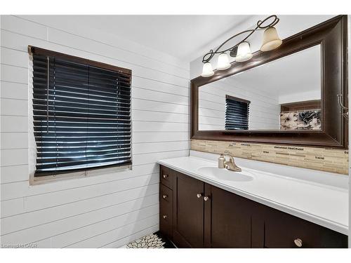 4 Pleasant Grove Terrace, Grimsby, ON - Indoor Photo Showing Bathroom
