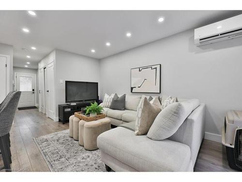 23-5017 Pinedale Avenue, Burlington, ON - Indoor