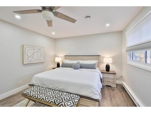 23-5017 Pinedale Avenue, Burlington, ON - Indoor Photo Showing Bedroom