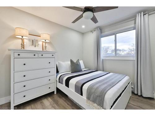 23-5017 Pinedale Avenue, Burlington, ON - Indoor Photo Showing Bedroom