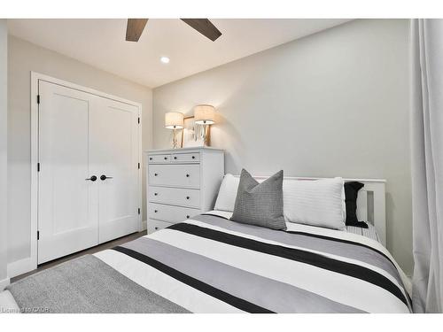 23-5017 Pinedale Avenue, Burlington, ON - Indoor Photo Showing Bedroom