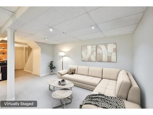 23-5017 Pinedale Avenue, Burlington, ON - Indoor Photo Showing Living Room