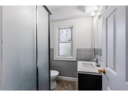 49 Myrtle Avenue, Hamilton, ON - Indoor Photo Showing Bathroom
