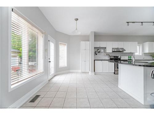 2676 Castle Hill Crescent, Oakville, ON - Indoor Photo Showing Kitchen