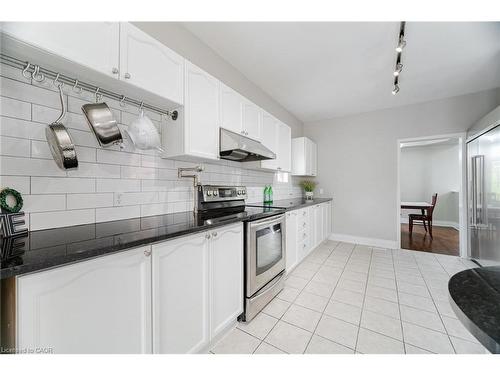 2676 Castle Hill Crescent, Oakville, ON - Indoor Photo Showing Kitchen With Upgraded Kitchen