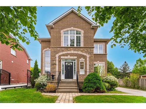2676 Castle Hill Crescent, Oakville, ON - Outdoor With Facade