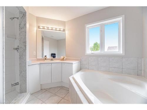 2676 Castle Hill Crescent, Oakville, ON - Indoor Photo Showing Bathroom