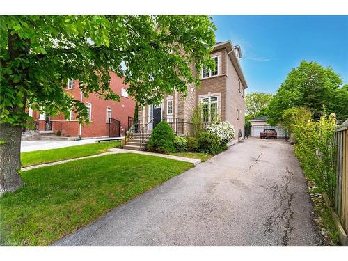 2676 Castle Hill Crescent, Oakville, ON - Outdoor