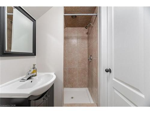 2676 Castle Hill Crescent, Oakville, ON - Indoor Photo Showing Bathroom