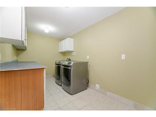 2676 Castle Hill Crescent, Oakville, ON - Indoor Photo Showing Laundry Room