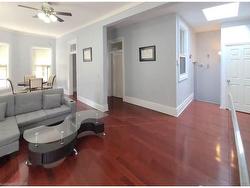 upper level-83 Walnut Street S Hamilton, ON L8N 2L2