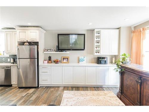 199 Kimberly Drive, Hamilton, ON - Indoor Photo Showing Kitchen
