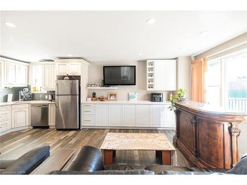 199 Kimberly Drive, Hamilton, ON - Indoor Photo Showing Kitchen