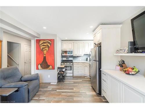 199 Kimberly Drive, Hamilton, ON - Indoor Photo Showing Kitchen