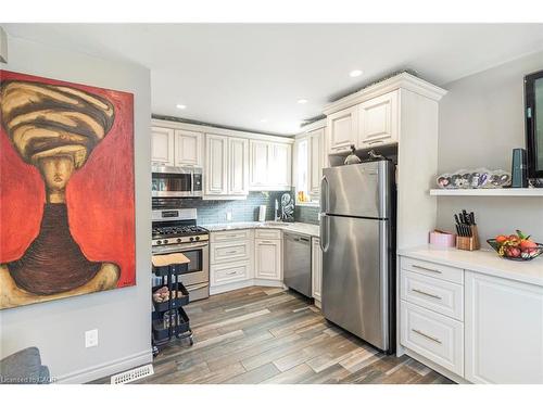 199 Kimberly Drive, Hamilton, ON - Indoor Photo Showing Kitchen