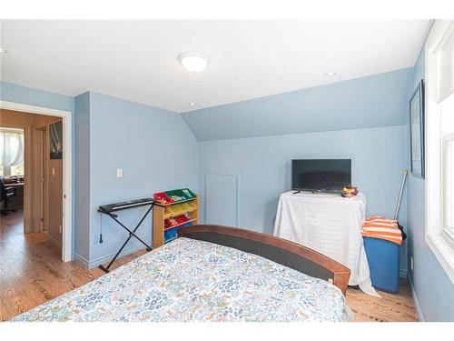 199 Kimberly Drive, Hamilton, ON - Indoor Photo Showing Bedroom