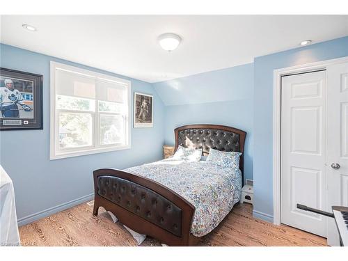 199 Kimberly Drive, Hamilton, ON - Indoor Photo Showing Bedroom