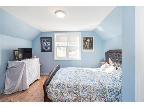 199 Kimberly Drive, Hamilton, ON - Indoor Photo Showing Bedroom