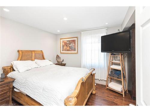 199 Kimberly Drive, Hamilton, ON - Indoor Photo Showing Bedroom