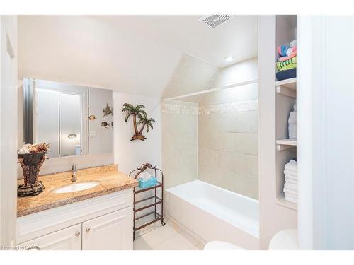 199 Kimberly Drive, Hamilton, ON - Indoor Photo Showing Bathroom