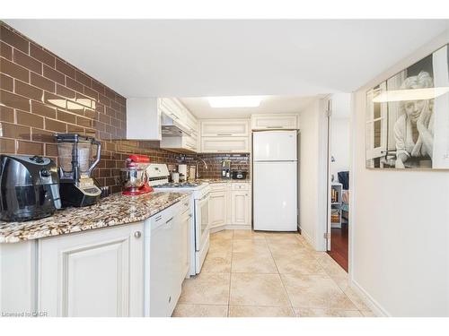 199 Kimberly Drive, Hamilton, ON - Indoor Photo Showing Kitchen