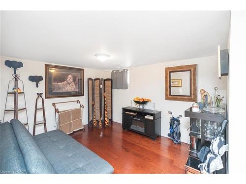 199 Kimberly Drive, Hamilton, ON - Indoor Photo Showing Living Room