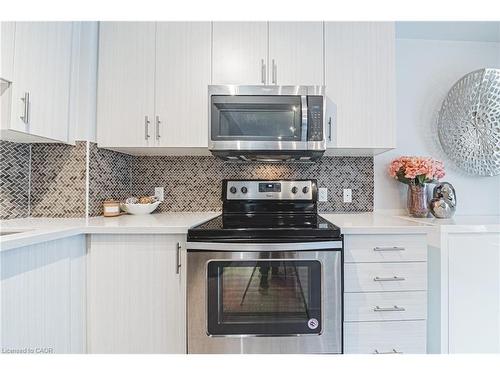 329-2486 Old Bronte Road, Oakville, ON - Indoor Photo Showing Kitchen With Upgraded Kitchen