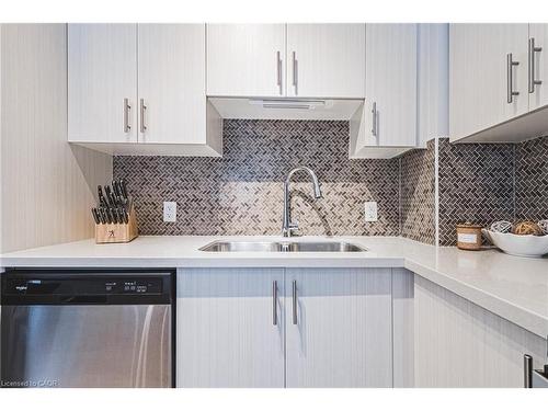 329-2486 Old Bronte Road, Oakville, ON - Indoor Photo Showing Kitchen With Double Sink With Upgraded Kitchen
