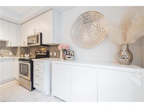 329-2486 Old Bronte Road, Oakville, ON - Indoor Photo Showing Kitchen