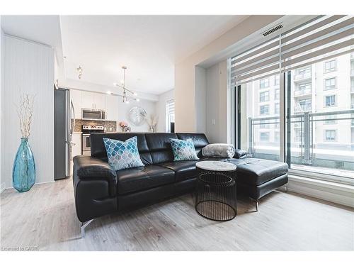 329-2486 Old Bronte Road, Oakville, ON - Indoor Photo Showing Living Room