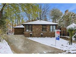 16 Freeland Court  Hamilton, ON L8S 3R5