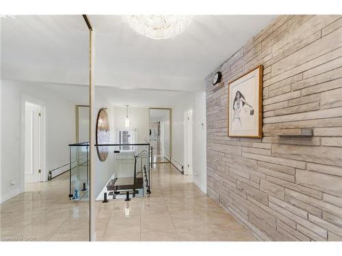 16 Freeland Court, Hamilton, ON - Indoor Photo Showing Other Room