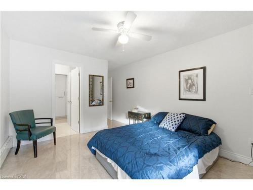 16 Freeland Court, Hamilton, ON - Indoor Photo Showing Bedroom