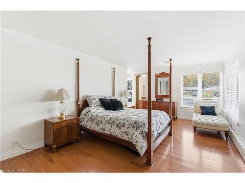 16 Freeland Court, Hamilton, ON - Indoor Photo Showing Bedroom