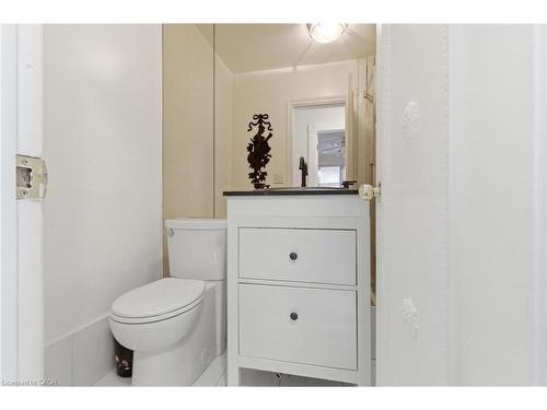 16 Freeland Court, Hamilton, ON - Indoor Photo Showing Bathroom