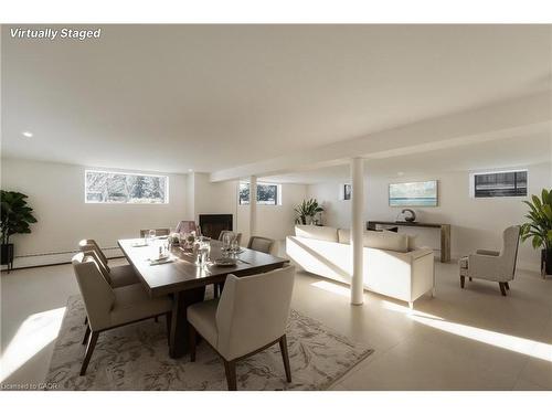 16 Freeland Court, Hamilton, ON - Indoor Photo Showing Dining Room