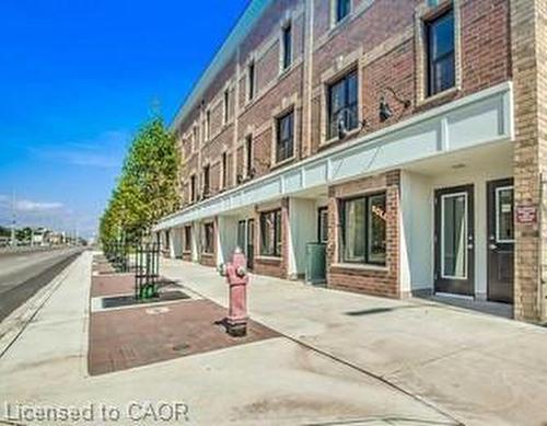 201-760 Lakeshore Road E, Mississauga, ON - Outdoor