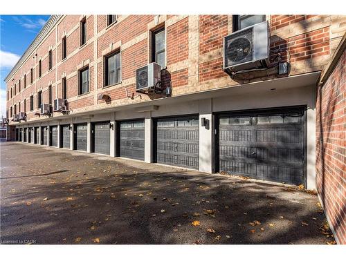 201-760 Lakeshore Road E, Mississauga, ON - Outdoor