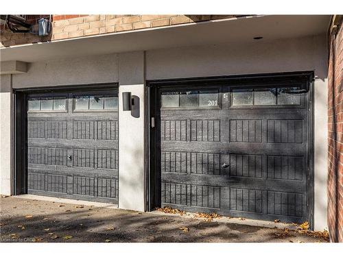 201-760 Lakeshore Road E, Mississauga, ON -  With Exterior