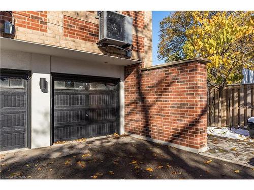 201-760 Lakeshore Road E, Mississauga, ON - Outdoor